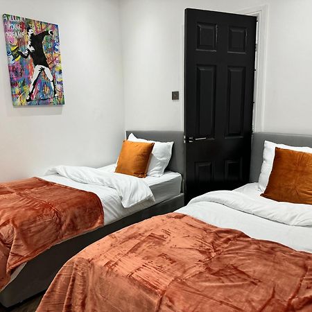 4 Bed 4 Bath House With Free Parking, 5 Mins To Lfc And 15 Mins To City Centre ليفربول المظهر الخارجي الصورة