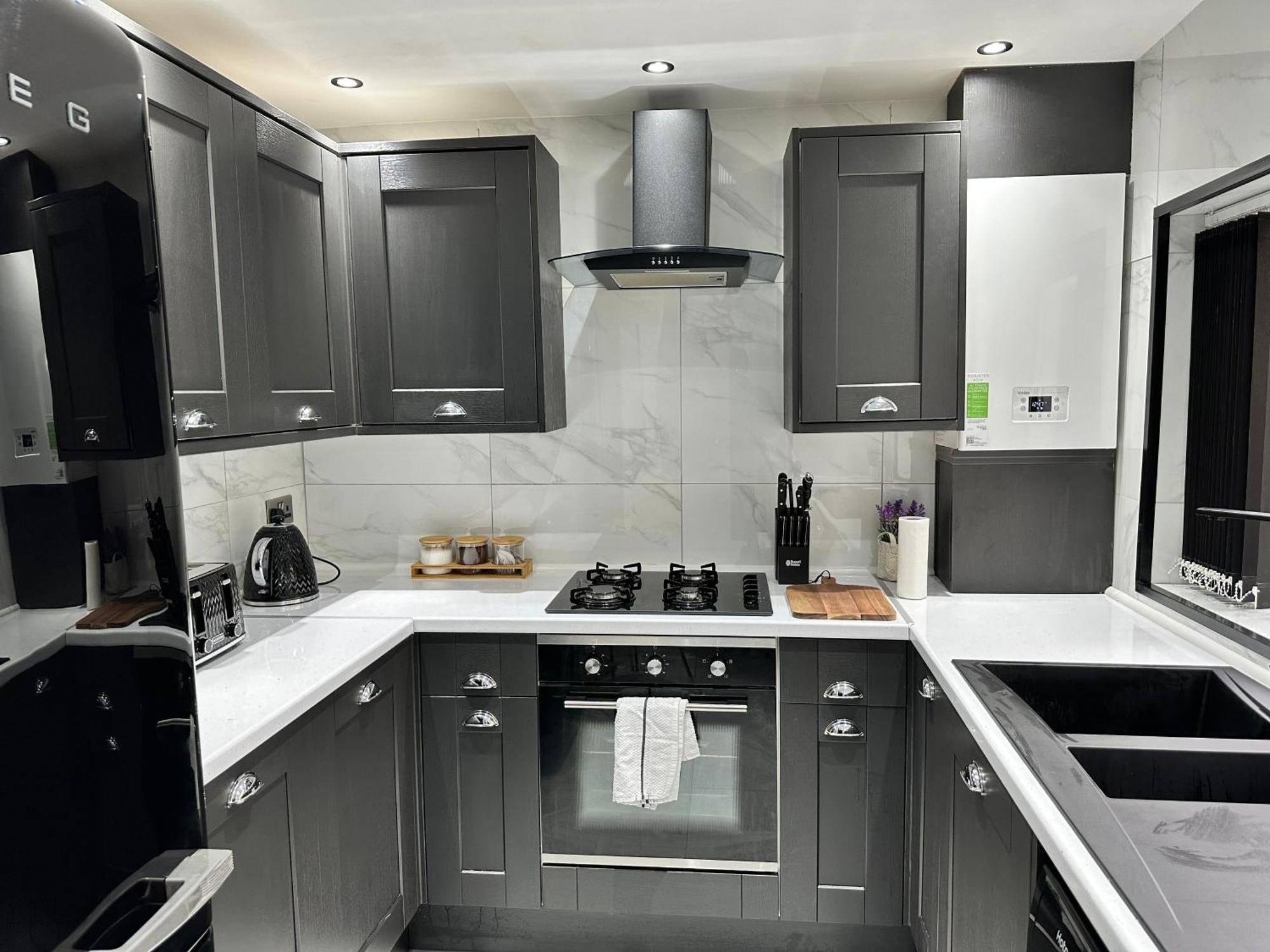 4 Bed 4 Bath House With Free Parking, 5 Mins To Lfc And 15 Mins To City Centre ليفربول المظهر الخارجي الصورة